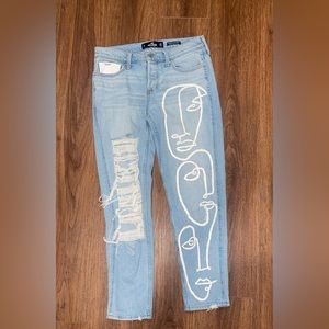 Hollister Low-Rise Crop Boyfriend Jean